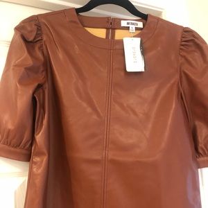 EVEREVE. BB DAKOTA. Faux it up Tee in Cognac